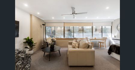 Bright and Spacious One bedroom Apartment in convenient location - Photo 2