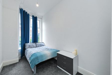 4 bedroom flat to rent - Photo 4