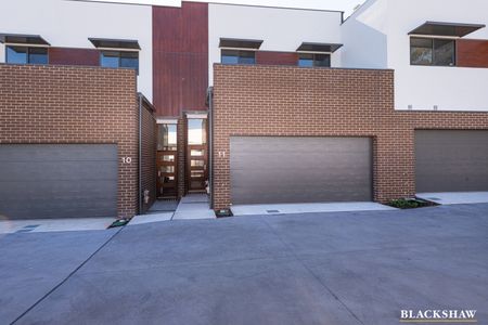 11/115 Mortimer Lewis Drive, Greenway ACT 2900 - Townhouse For Rent | Domain - Photo 4