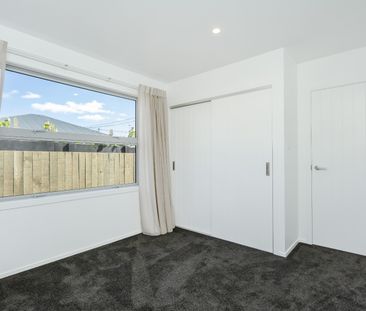 Quality Two-Bedroom Home in Sought-After St Kilda - Photo 1