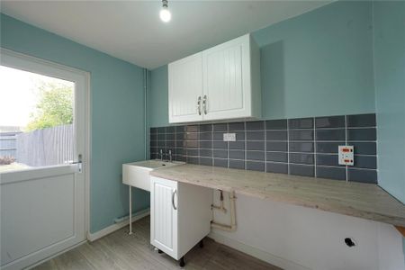 3 bedroom terraced house to rent - Photo 3
