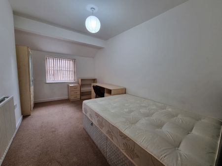 7 Bed Student Accommodation - Photo 4