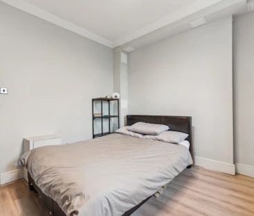 3 bedroom flat in Islington - Photo 4