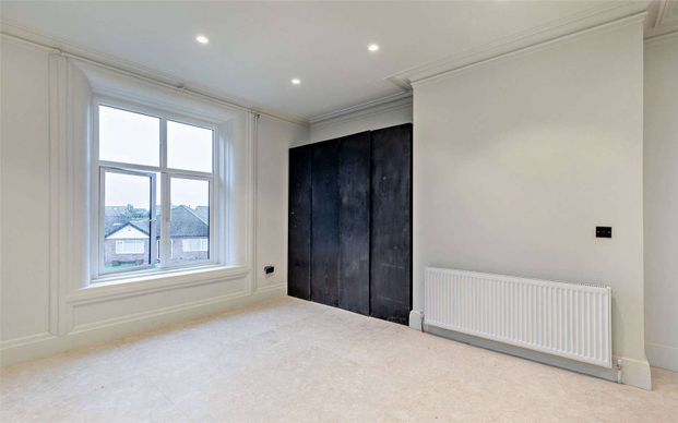 Elegant apartment is situated within a beautifully renovated period building in Cheadle Hulme. - Photo 1