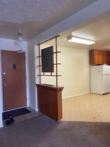 2 BDRM/1 BATH - 2601 7TH ST E - Available NOV 1 - Photo 3