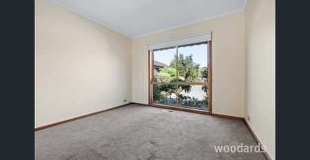 Generous proportions in ideal location - Photo 5