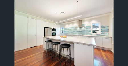 Impeccable Family Home in Premier Street with Everything at your Fingertips - Photo 2