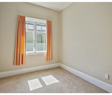 Large Character Four Bedroom Home – Ideal for Students. - Photo 6