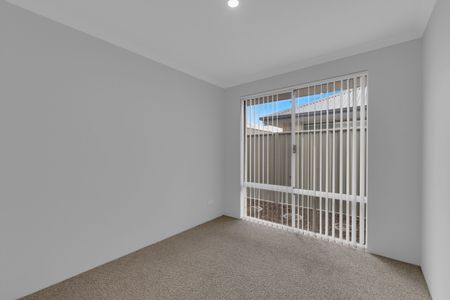 Four Bedroom Family Home in Kwinana Town Centre - Photo 3