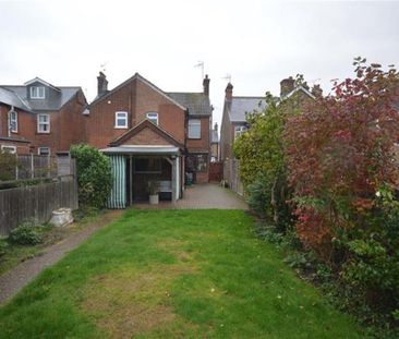 4 bedroom semi-detached house to rent - Photo 6
