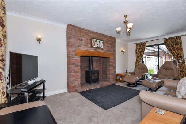 4 bedroom detached house to rent - Photo 1