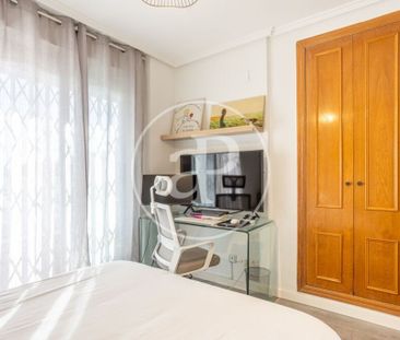 2 bedroom luxury penthouse for rent in Valencia, Spain - Photo 4