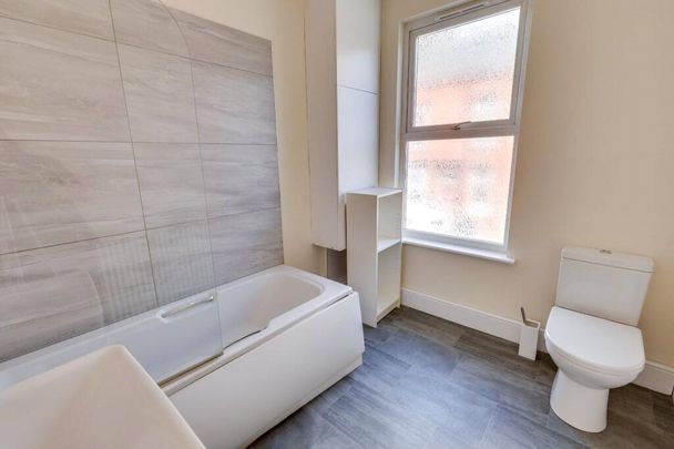 property to rent Aviary Place, Leeds, West Yorkshire, LS12 - Photo 1