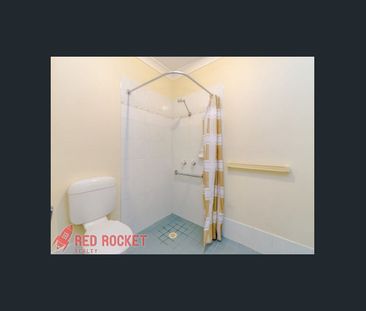 ONE BEDROOM UNIT - WALKING DISTANCE TO TRAIN & SHOPS - Photo 5