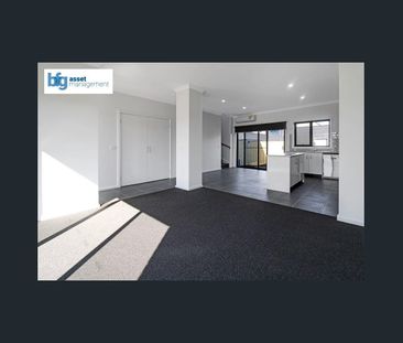 Modern & Spacious 3 Bedroom Townhouse in Deanside! - Photo 1