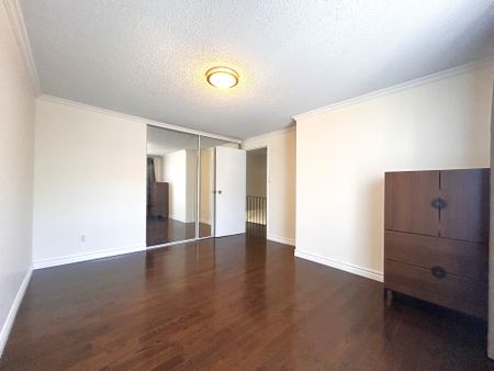For Lease - 19 Yellow Birchway N/A, Toronto, Ontario - Photo 4