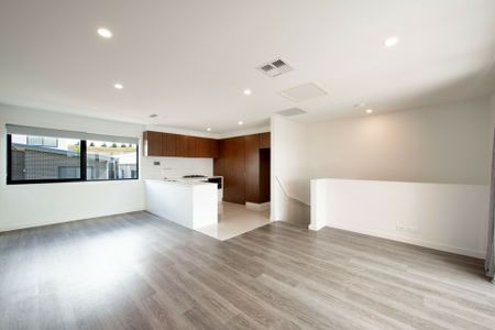 Unique Executive Townhouse - Photo 5