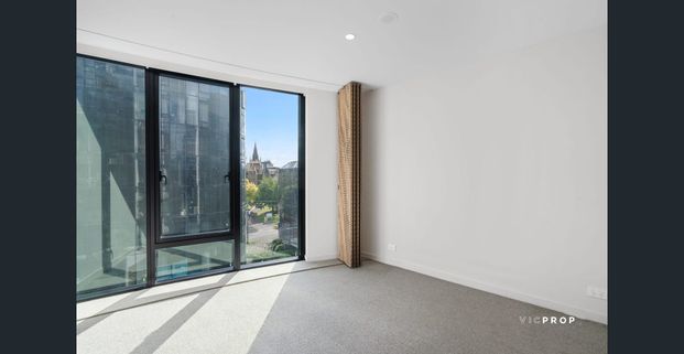 MODERN APARTMENT IN PRIME ST KILDA ROAD LOCATION - Photo 1