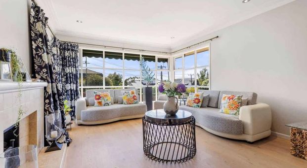 Charming 3BR Remuera Home w/ Parking - Photo 1