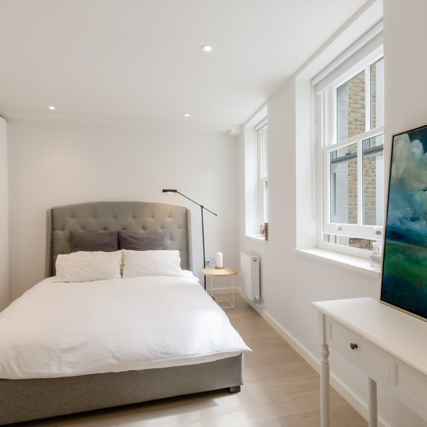 1 Bedroom Flat, Fouberts Place W1F - Photo 1