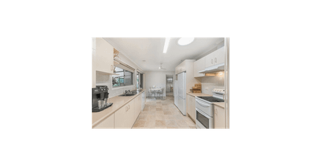 Spacious Home With Garden Views & Multiple Living Areas - Photo 3