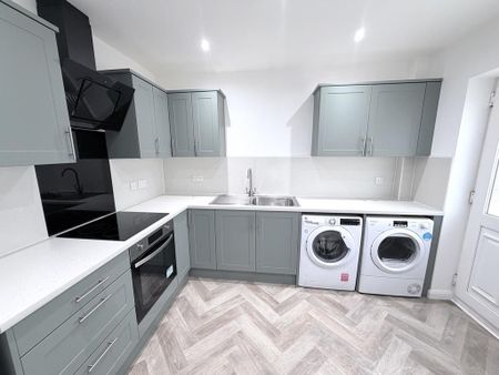 3 bedroom semi-detached house to rent - Photo 5