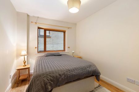 Price €2,000 pcm - Available Now - Furnished - Photo 3