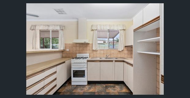 Spacious Family Home in Prime Modbury North Location - Photo 1