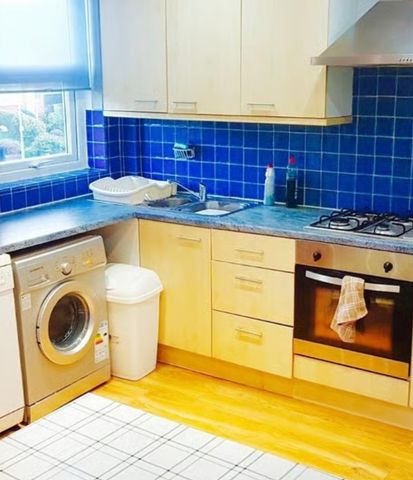 3 Bed - Flat 2, 203 Belle Vue Road, Headingley, Leeds - LS3 1HG - Student - Photo 2