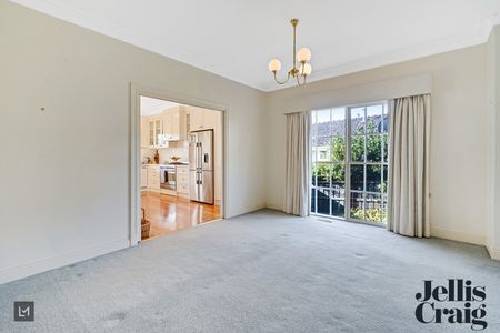 29 Cheviot Road, Mount Waverley - Photo 3