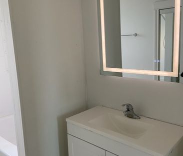 For Lease - 210 South Service Road, Mississauga, Ontario - Photo 3