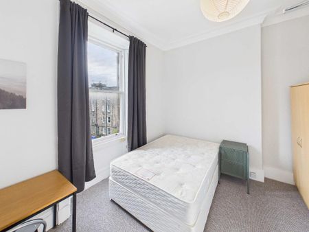 3 bedroom flat to rent - Photo 2