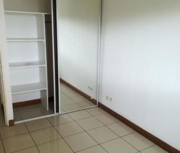 Location Appartement 3 pièces 53m² ST DENIS 97400 - Photo 5