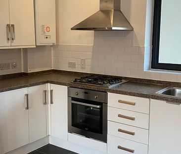 2 Bed Flat, Sidmouth Road, E10 - Photo 6