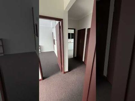 LOCATION IS EXCELLENT !! - Photo 3