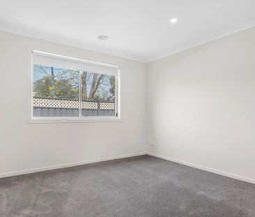 Impeccable 3 Bedroom Home - Photo 3