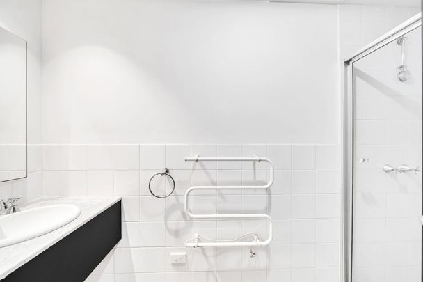 Spacious One Bedroom In Iconic Flinders Lane - Photo 1