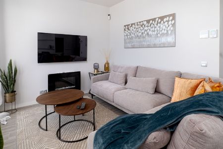 3 Bedroom Apartment For Rent in Cancelada, Málaga - Photo 2