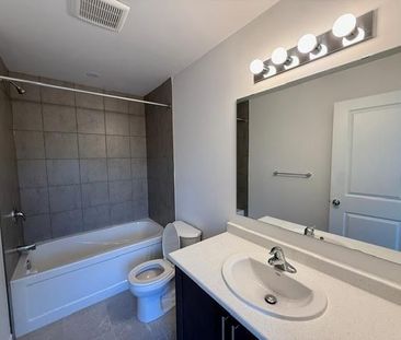 For Lease - 24 Oak Forest Common Crescent, Cambridge, Ontario - Photo 4