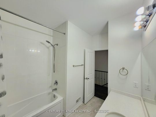 For Lease - 97 Schmeltzer Crescent, Richmond Hill, Ontario - Photo 1
