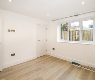 3 bedroom detached house to rent - Photo 4