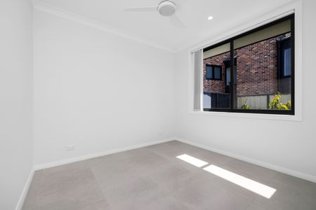 2a Orinoco Close, Seven Hills NSW 2147 - House For Rent | Domain - Photo 2