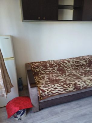 Granit garsoniera mobilata- baie cu wc si dus - Fotografie 1