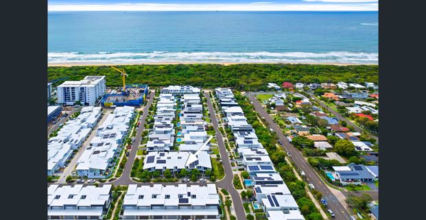 Fully Furnished 4 Bedroom Beachside Comfort Awaits! - Photo 1