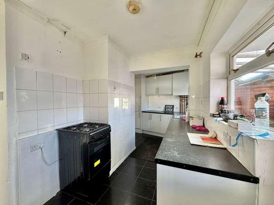 Castleton Road, Ruislip, HA4 - Photo 1