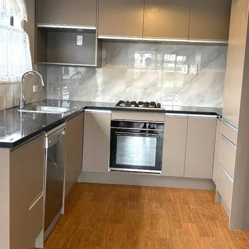 Mangere, 3 Bedrooms - Photo 1