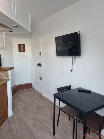 Location Appartement 1 pièce 9m² PARIS 8ème - Photo 3