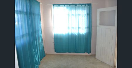 Centrally located 3 B/R Home - Photo 5