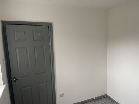 3 bed Terraced - To Let - Photo 3