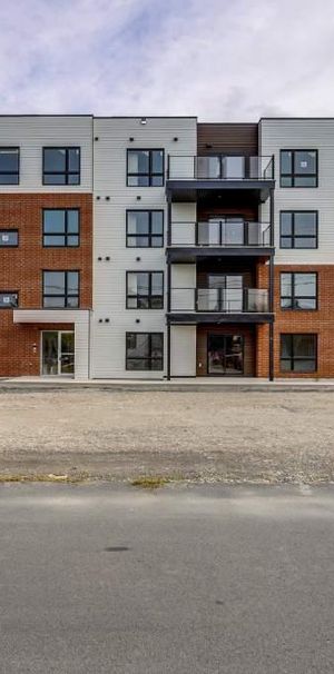 Beau 31/2 récent, ascenseur, centre-ville de Valleyfield ! - Photo 1